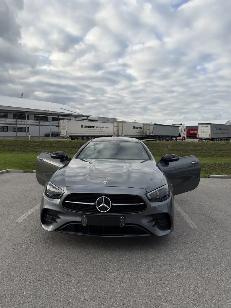 Mercedes-Benz E 220 AMG NIGHT EDITION Grau - 2