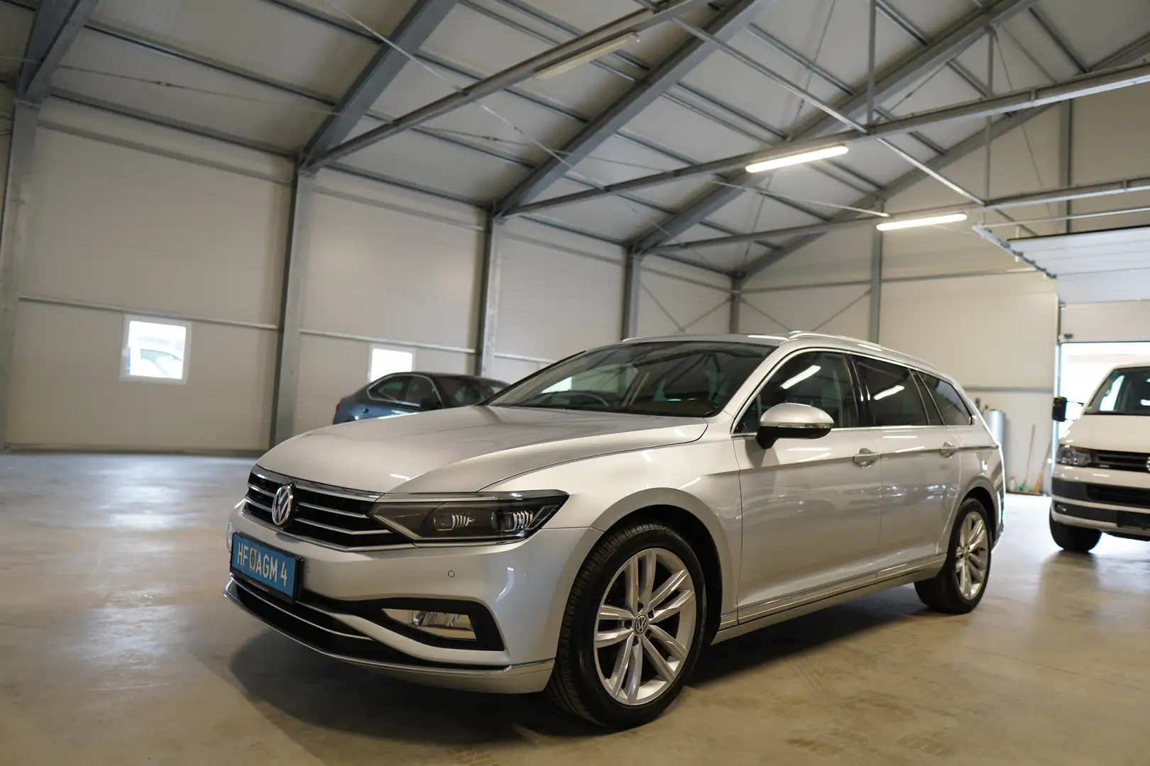 Volkswagen Passat Variant Highline 2,0 TDI SCR DSG 18"ALU MATRIX PANO NAVI Silber - 1