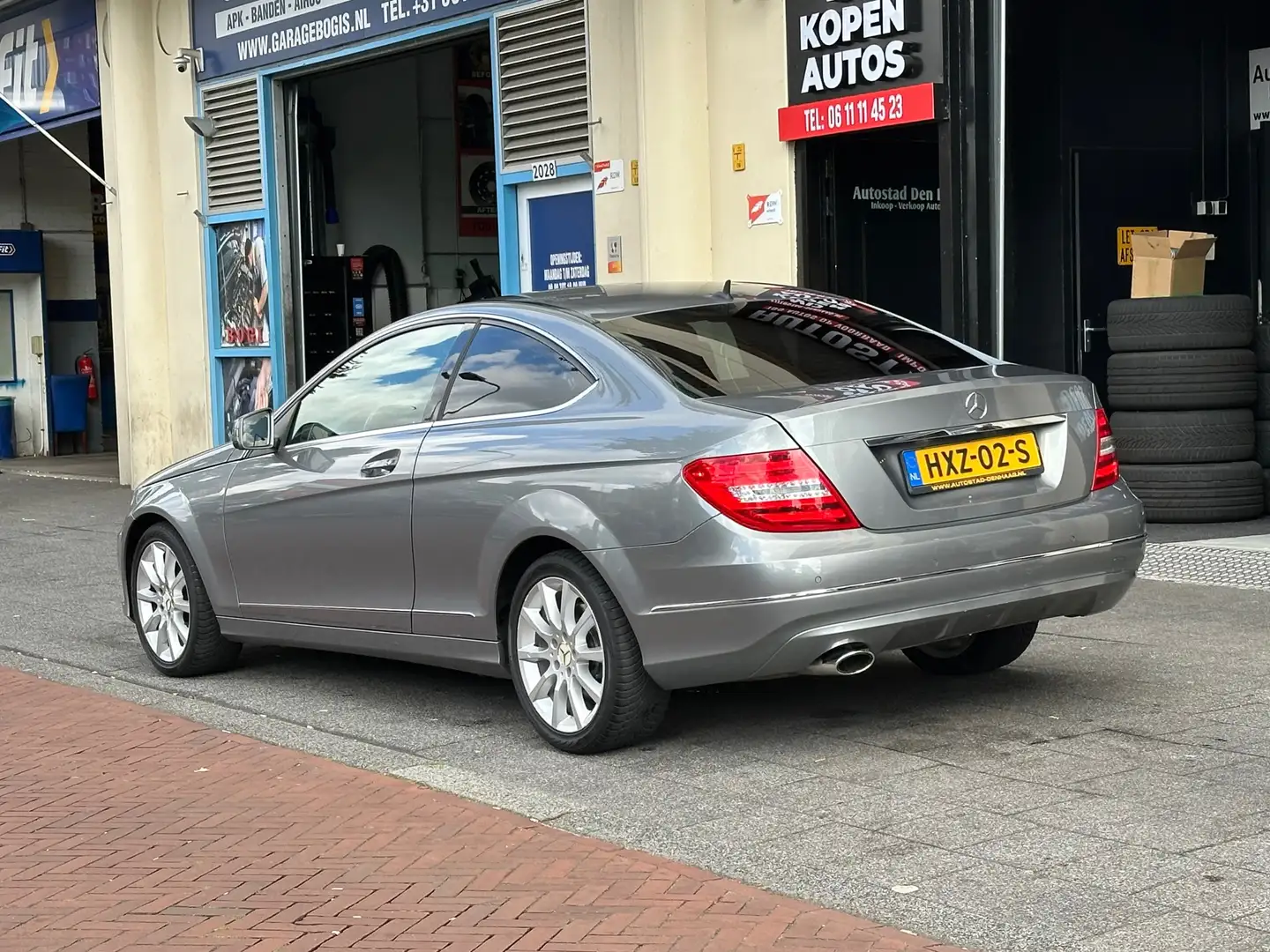 Mercedes-Benz C 200 Coupé Ambition Automaat Leer Navi Clima Grijs - 2