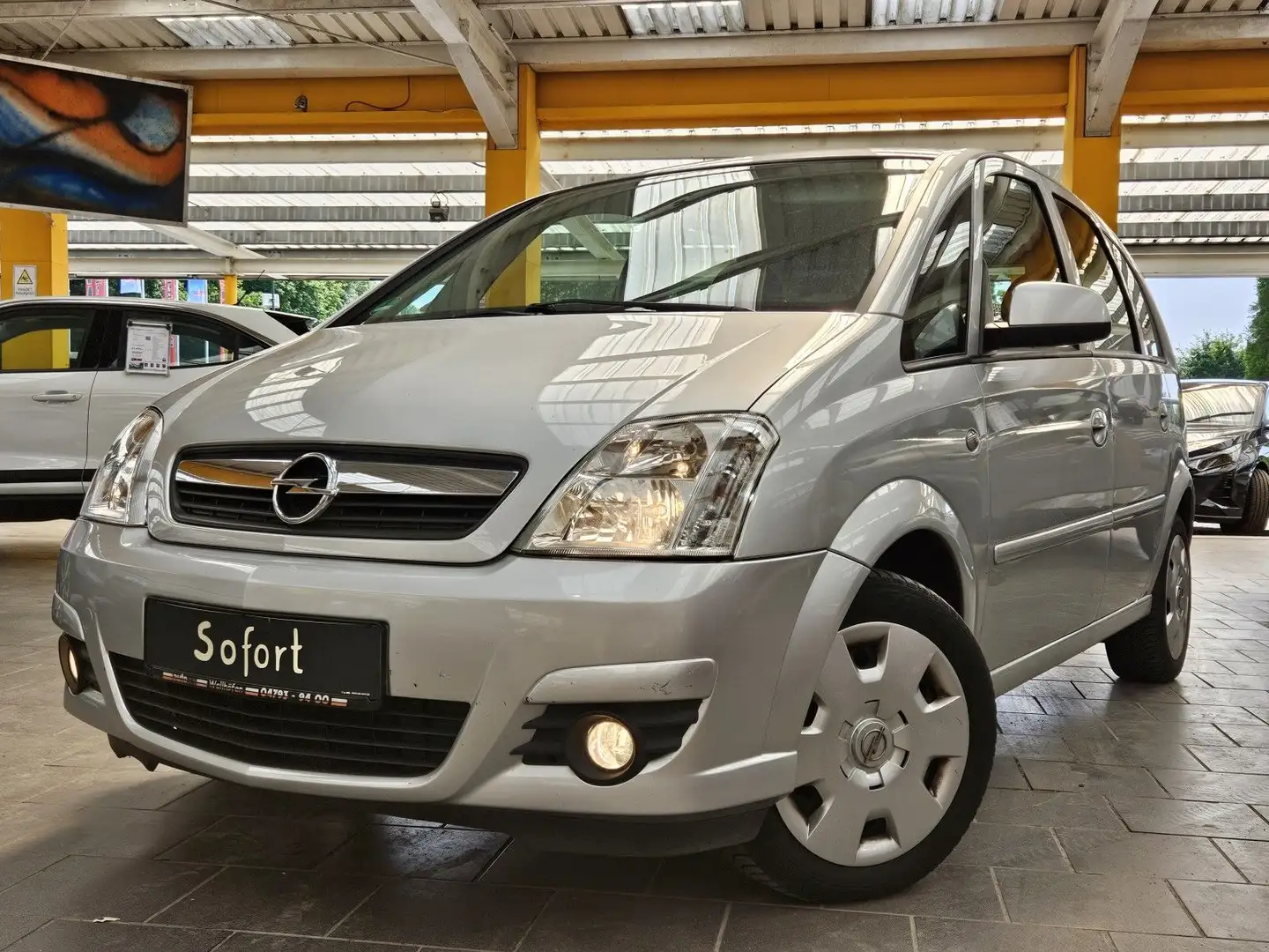 Opel Meriva 1,4 Edition aus 2. Hand mit Klima AHK Silber - 1