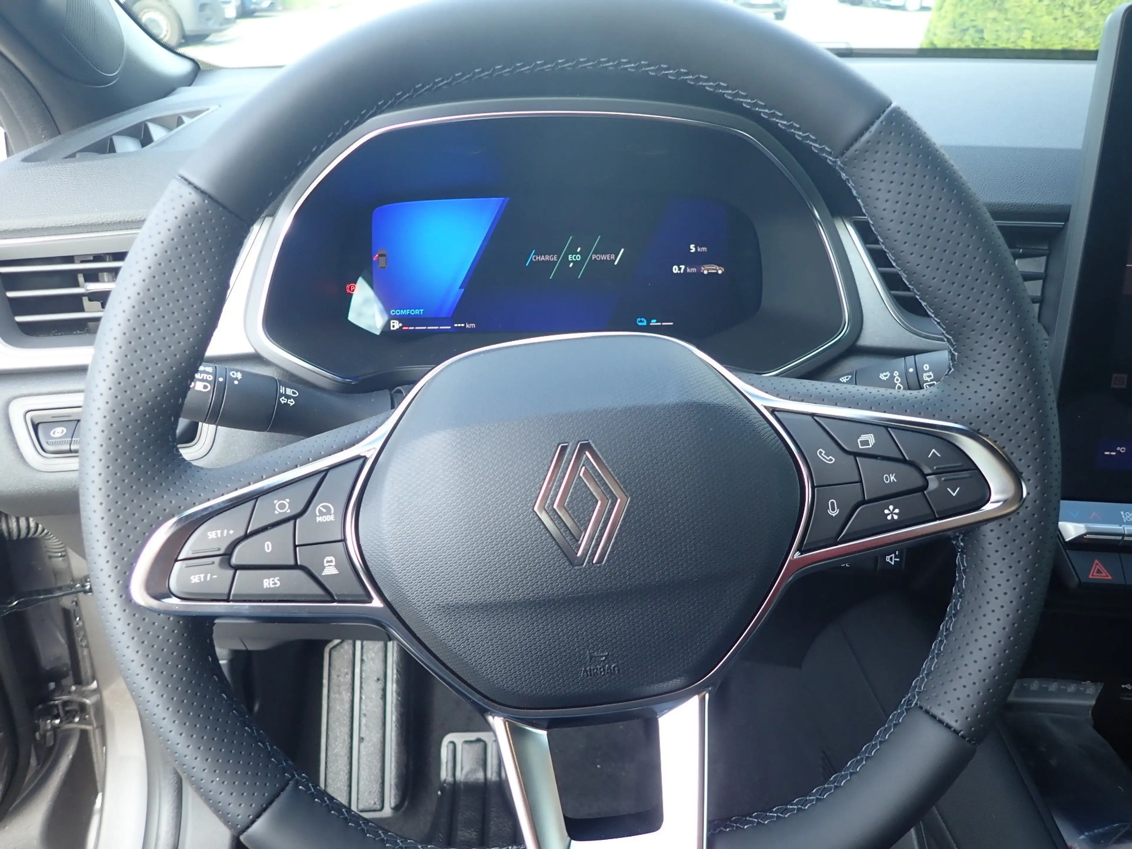 Renault Symbioz KISS Full Hybrid E-Tech 160 — photo 10