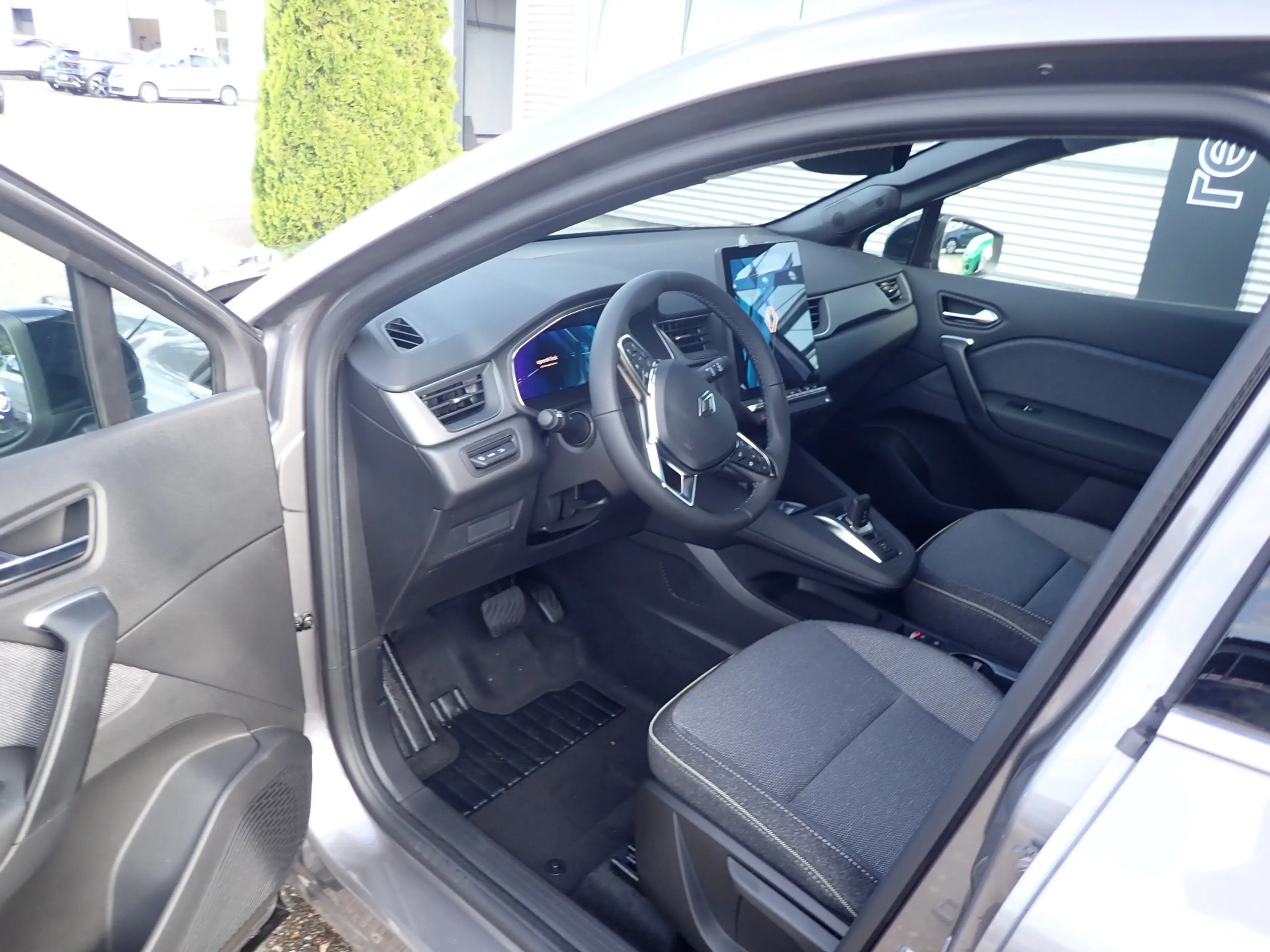 Renault Symbioz KISS Full Hybrid E-Tech 160 — photo 9
