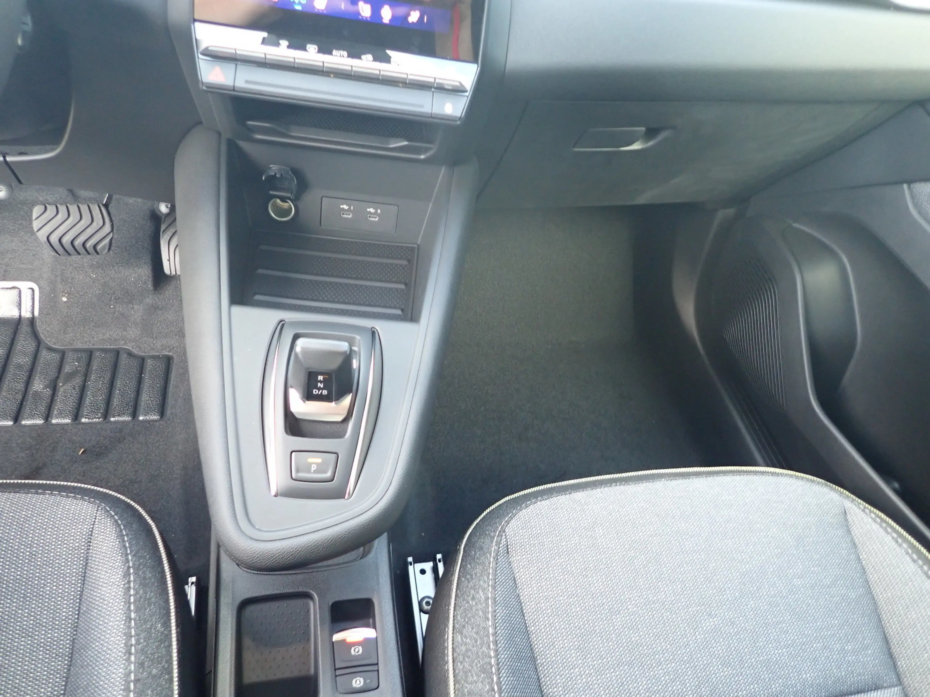 Renault Symbioz KISS Full Hybrid E-Tech 160 — photo 13