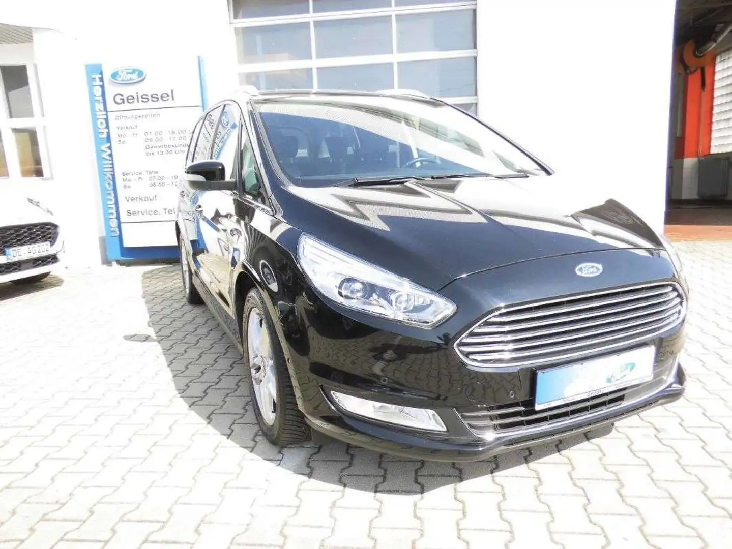 Ford Galaxy Titanium,LED.Panorama.AHK.Leder.KeyFree crna - 2