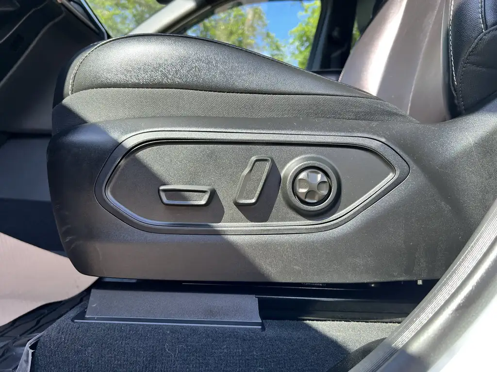 2025 Jeep Grand Cherokee Limited | Moonroof | Remote Start | Class IV Hitch — photo 7