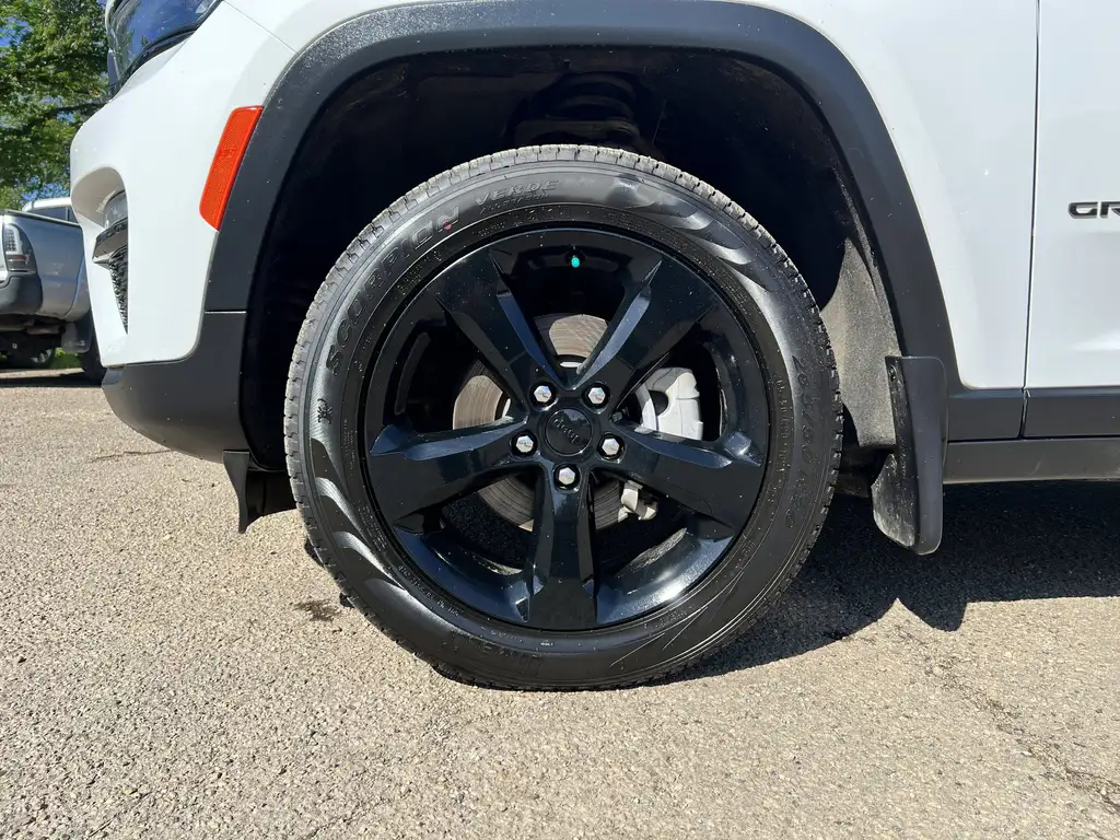 2025 Jeep Grand Cherokee Limited | Moonroof | Remote Start | Class IV Hitch — photo 3