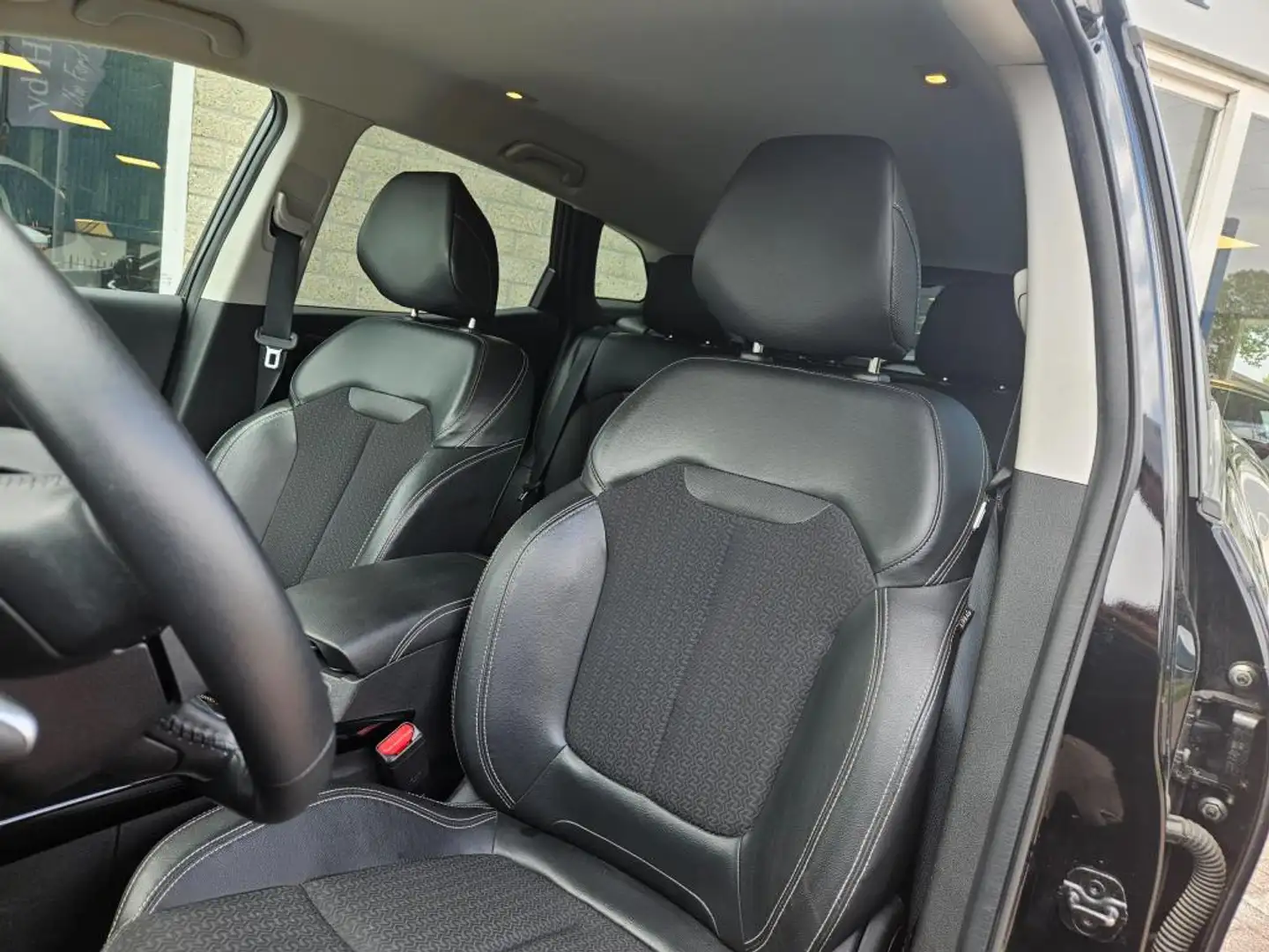 Renault Kadjar 1.2 TCe Limited Carplay*Leder*Stoelverw.*Climate*C Zwart - 2