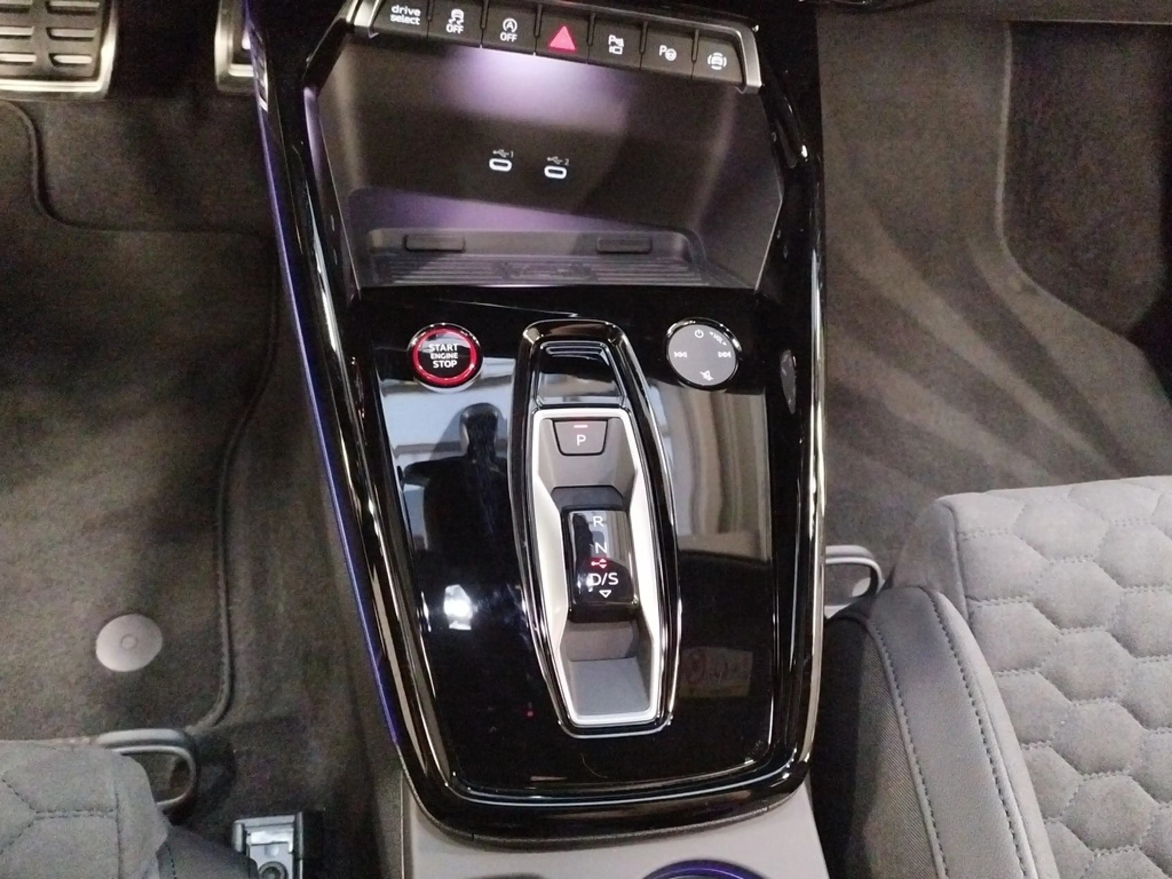 Audi RS3 Sportb. 2.5 TFSI qu. Matrix ACC Kamera SONOS — photo 14