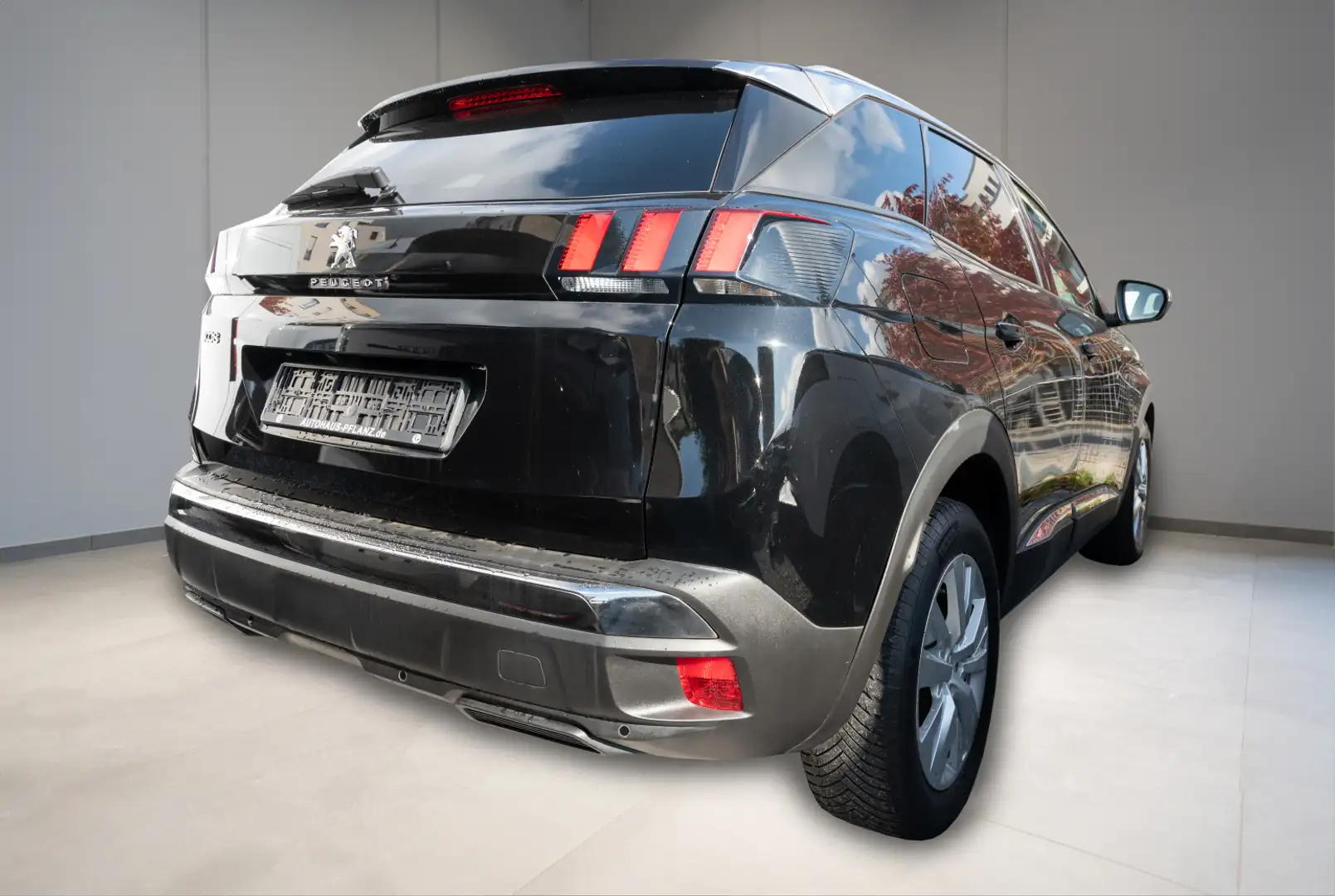 Peugeot 3008 Active 1.2 PureTech 130 EAT6 Zwart - 2