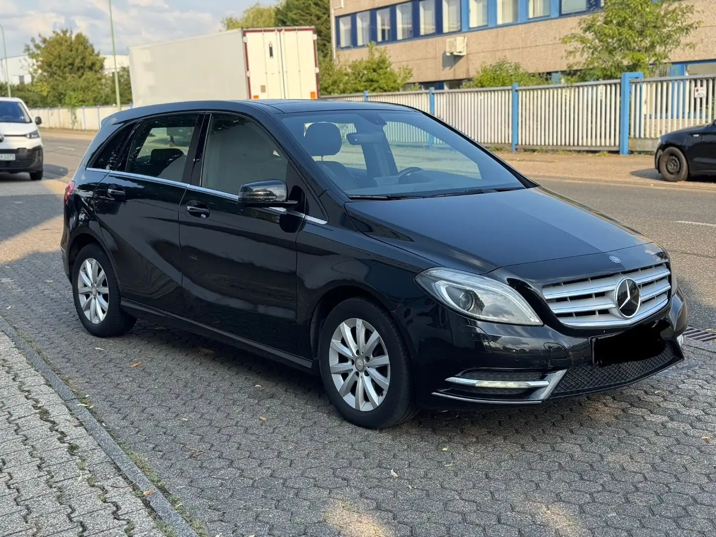 Mercedes-Benz B 200 CDI/Pano/Navi/Kamera/SHZ/Leder Noir - 2