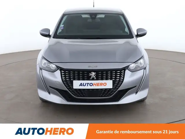 Peugeot 208 view 9