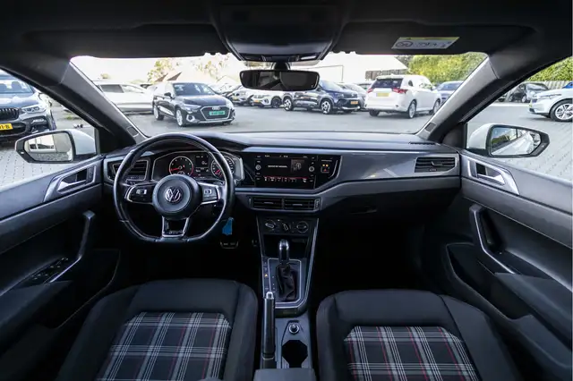 Volkswagen Polo view 6