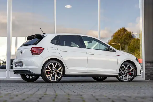 Volkswagen Polo view 2