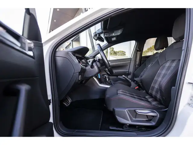 Volkswagen Polo view 9