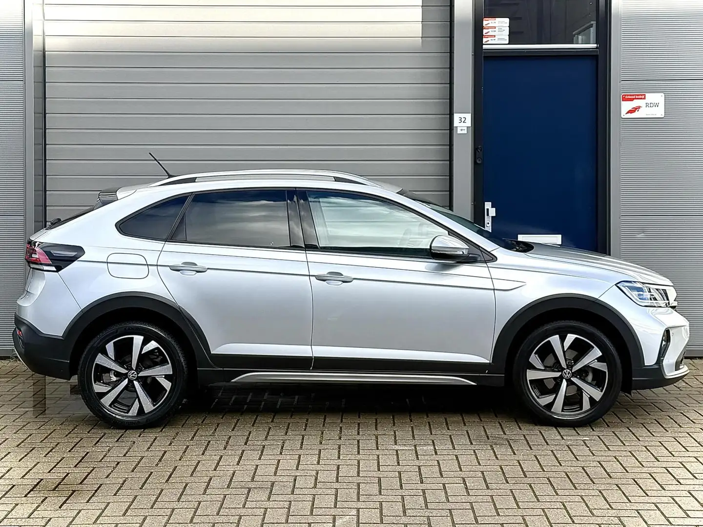 Volkswagen Taigo 1.0 TSI Style Automaat|I.Q|LED|ACC|Carplay Серебристый - 2