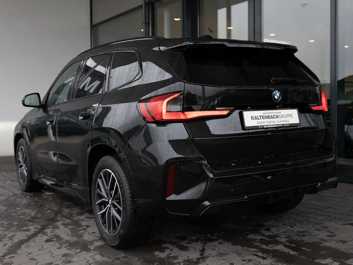 BMW X1 xDrive 23d M-Sport AHK LED ACC NAVI KAMERA Noir - 2
