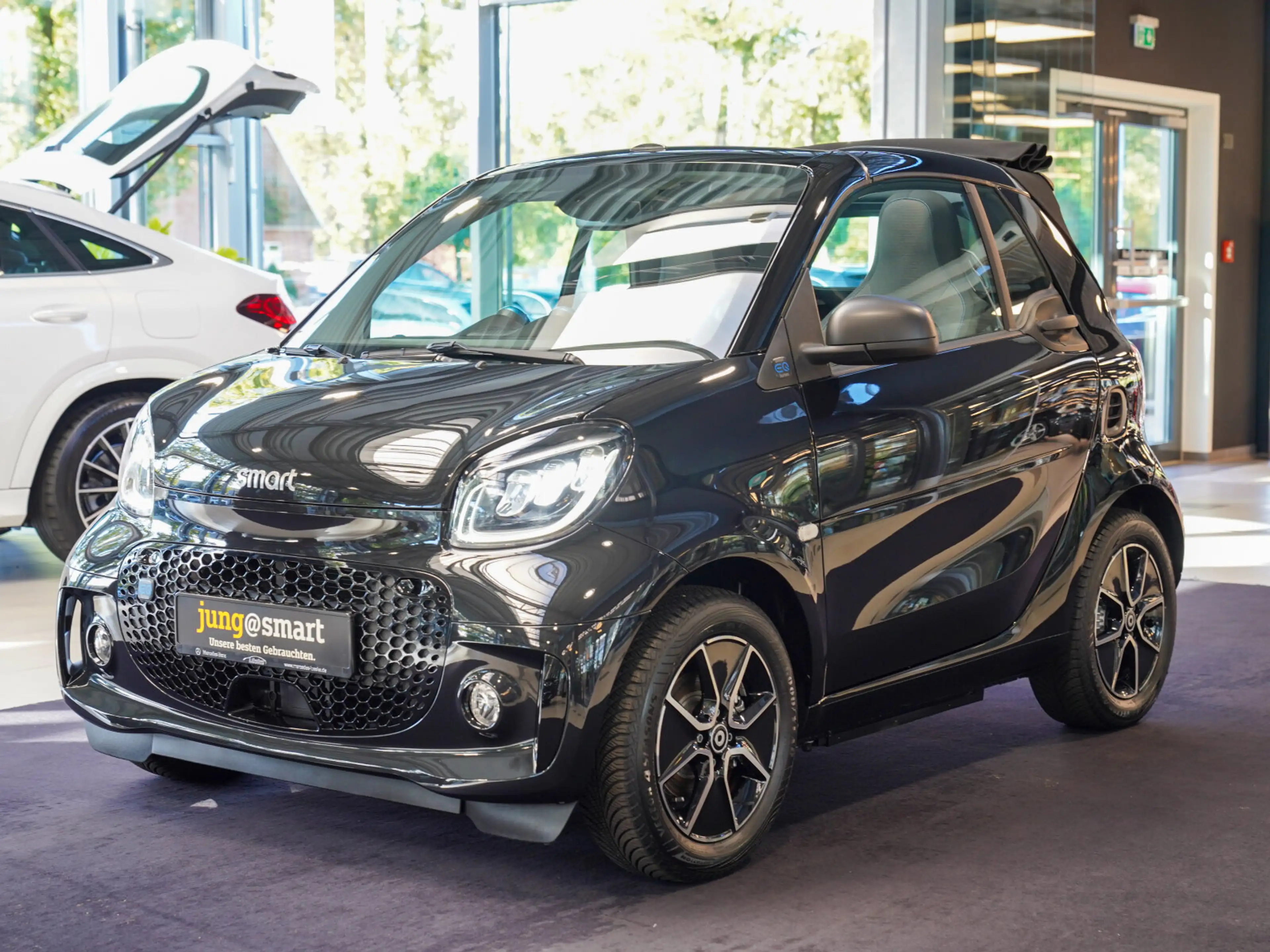 smart forTwo EQ cabrio passion Ganzjahresreifen DAB — photo 13
