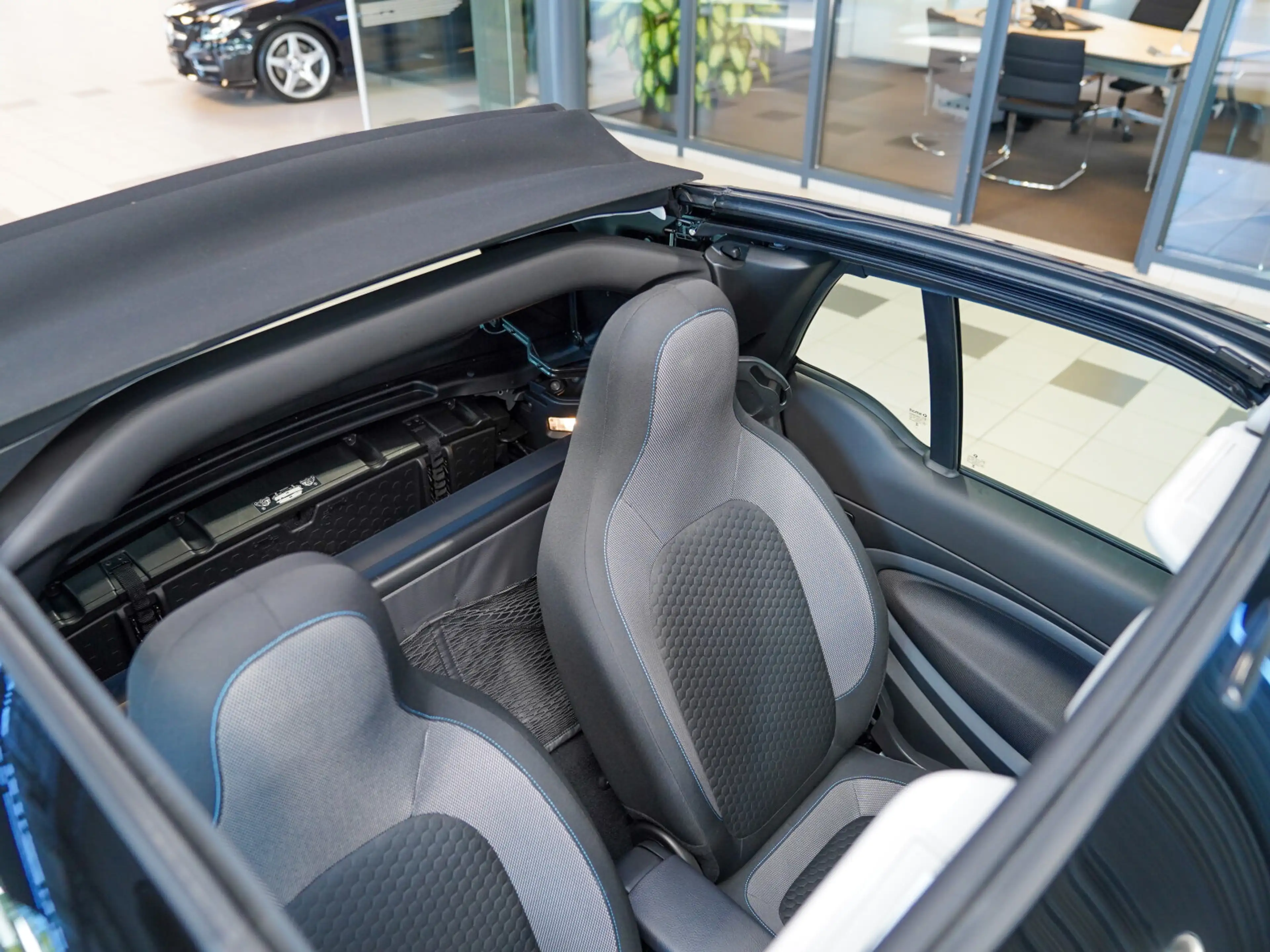 smart forTwo EQ cabrio passion Ganzjahresreifen DAB — photo 6