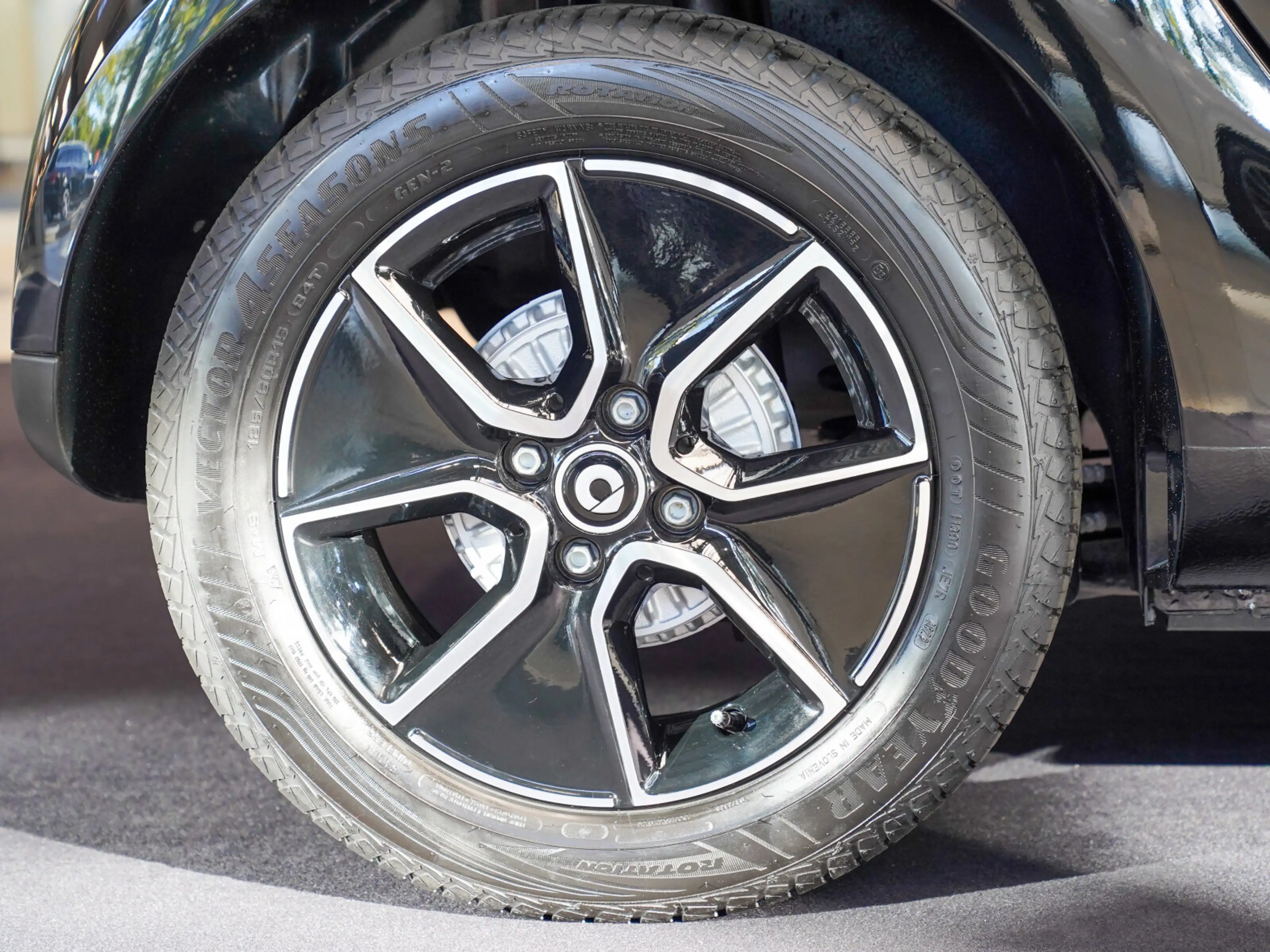 smart forTwo EQ cabrio passion Ganzjahresreifen DAB — photo 3