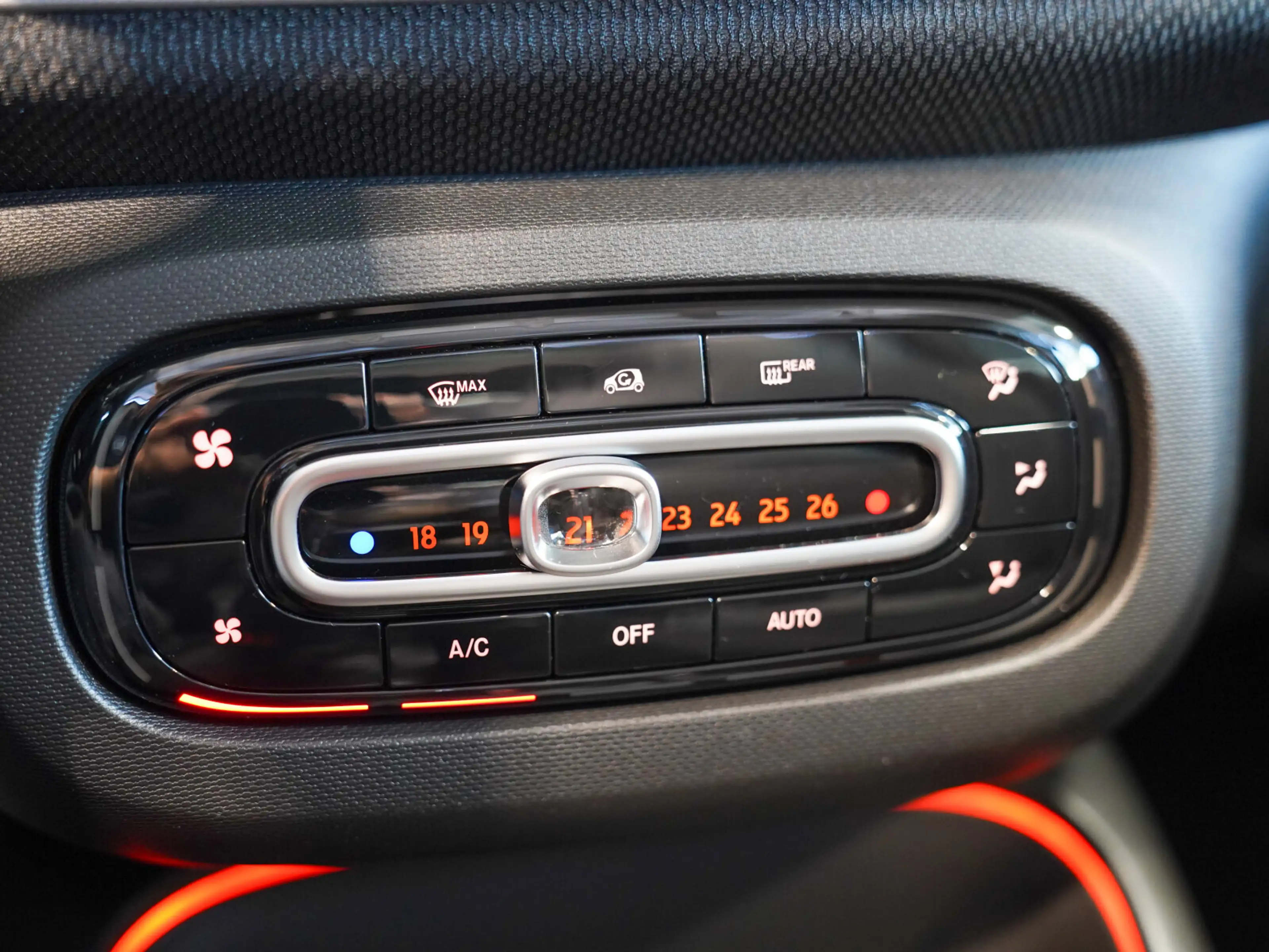 smart forTwo EQ cabrio passion Ganzjahresreifen DAB — photo 21