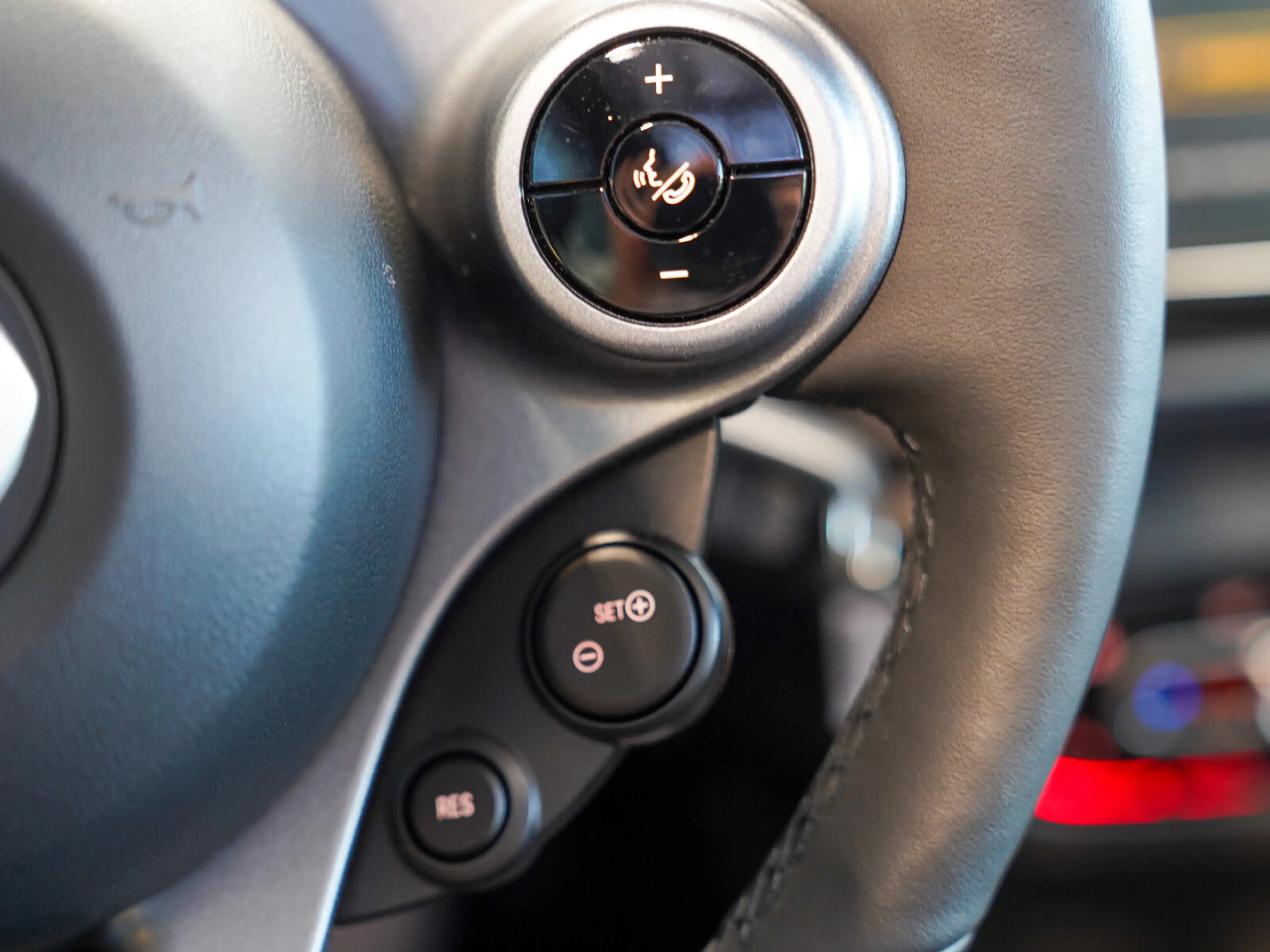 smart forTwo EQ cabrio passion Ganzjahresreifen DAB — photo 16