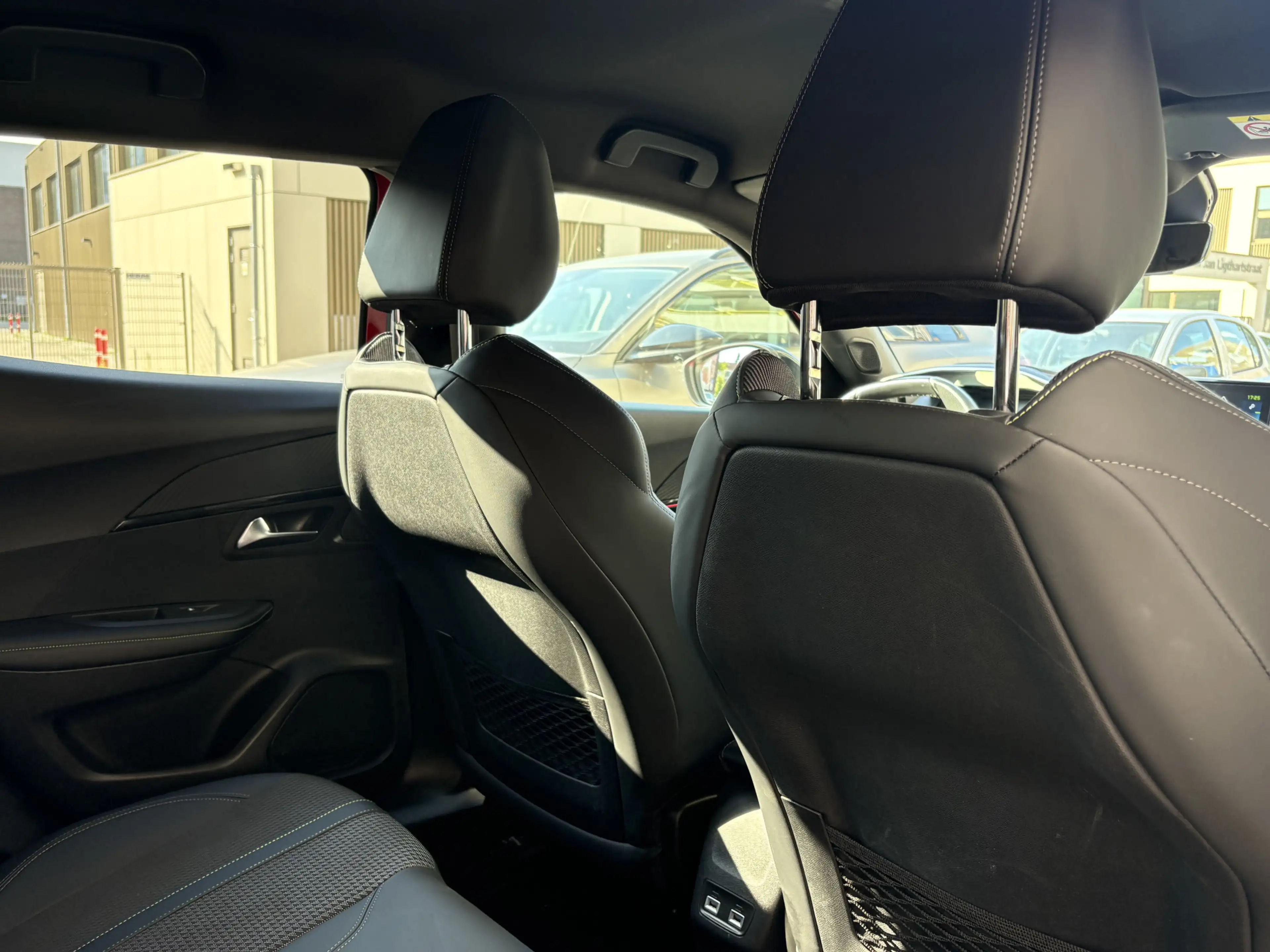 Peugeot e-2008 EV GT Pack 50 kWh — photo 9