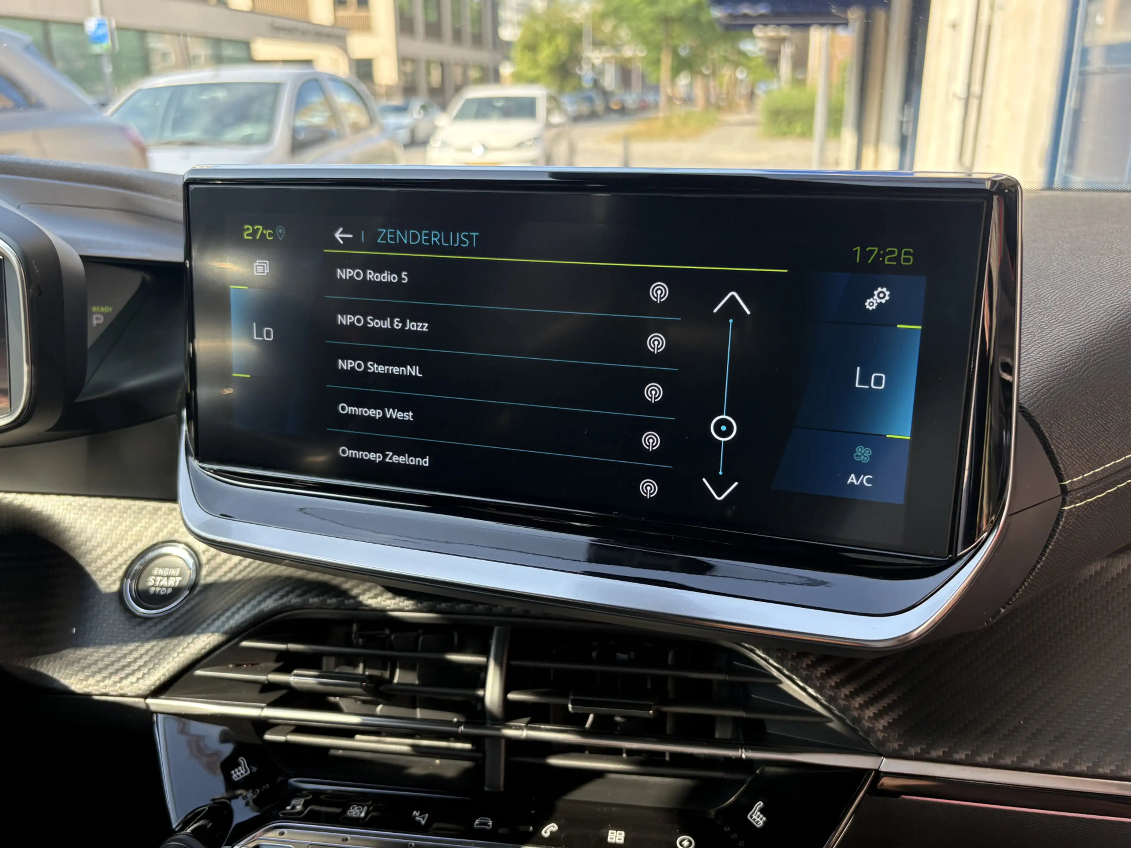 Peugeot e-2008 EV GT Pack 50 kWh — photo 17