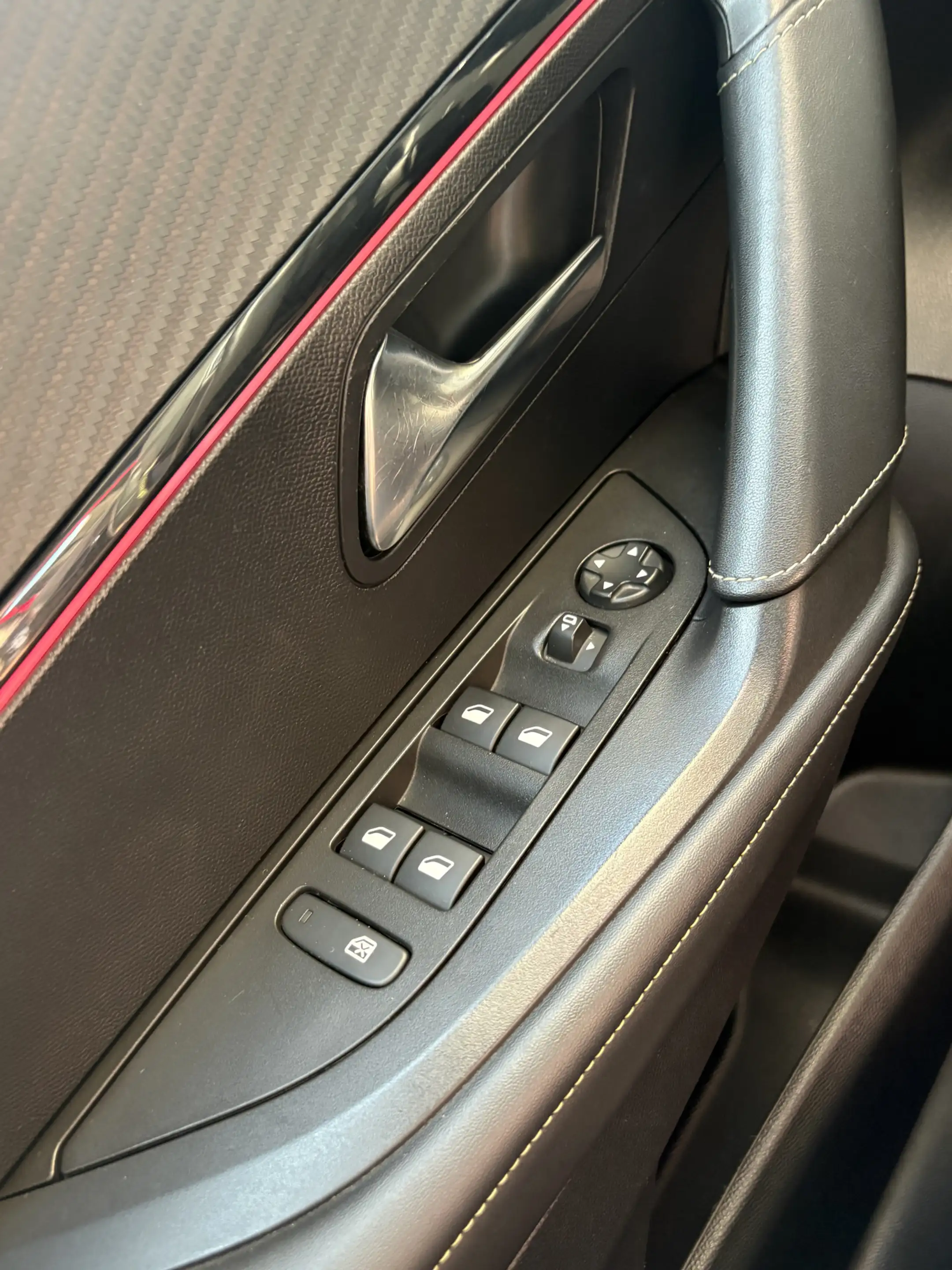 Peugeot e-2008 EV GT Pack 50 kWh — photo 20