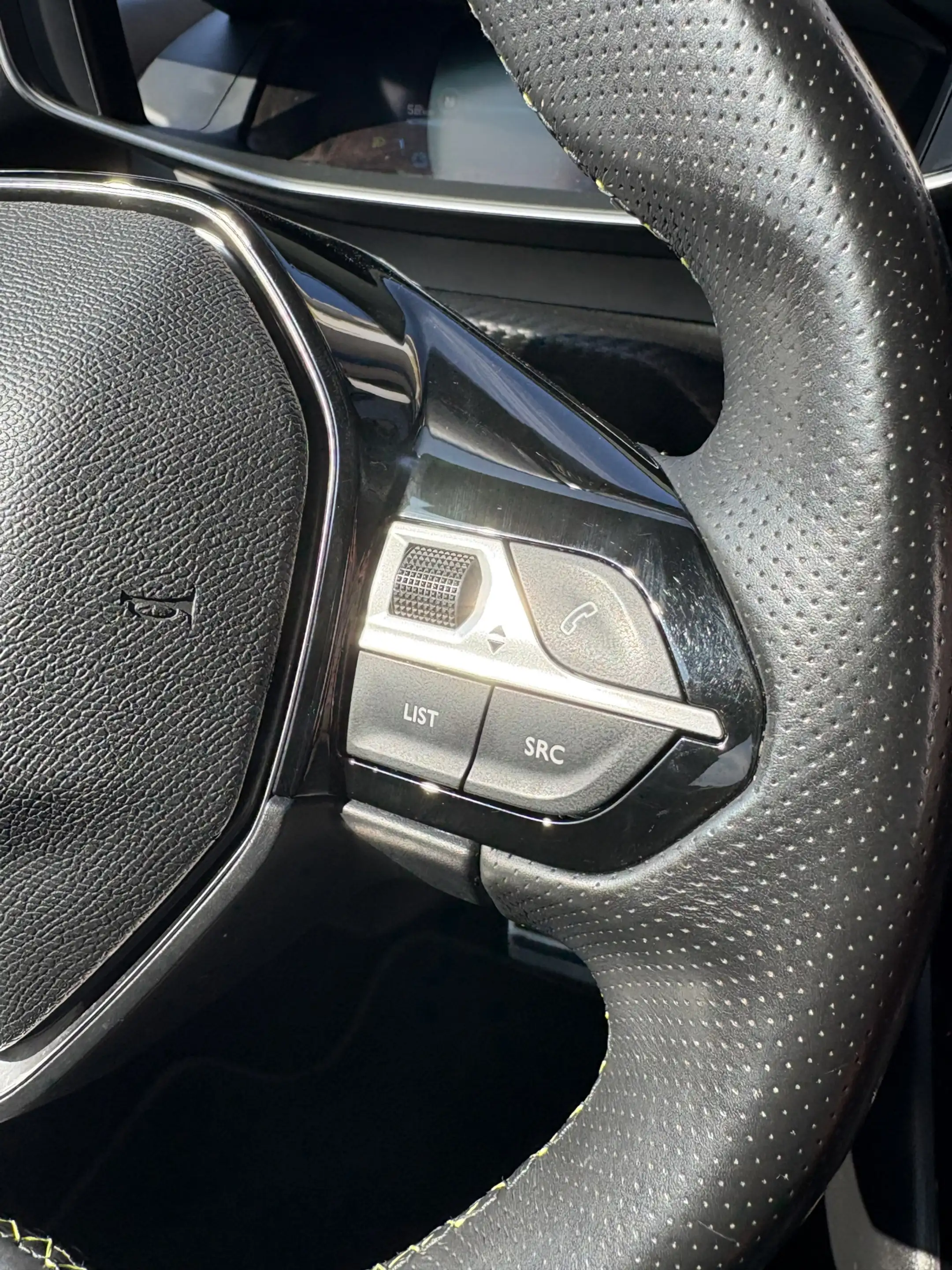 Peugeot e-2008 EV GT Pack 50 kWh — photo 18