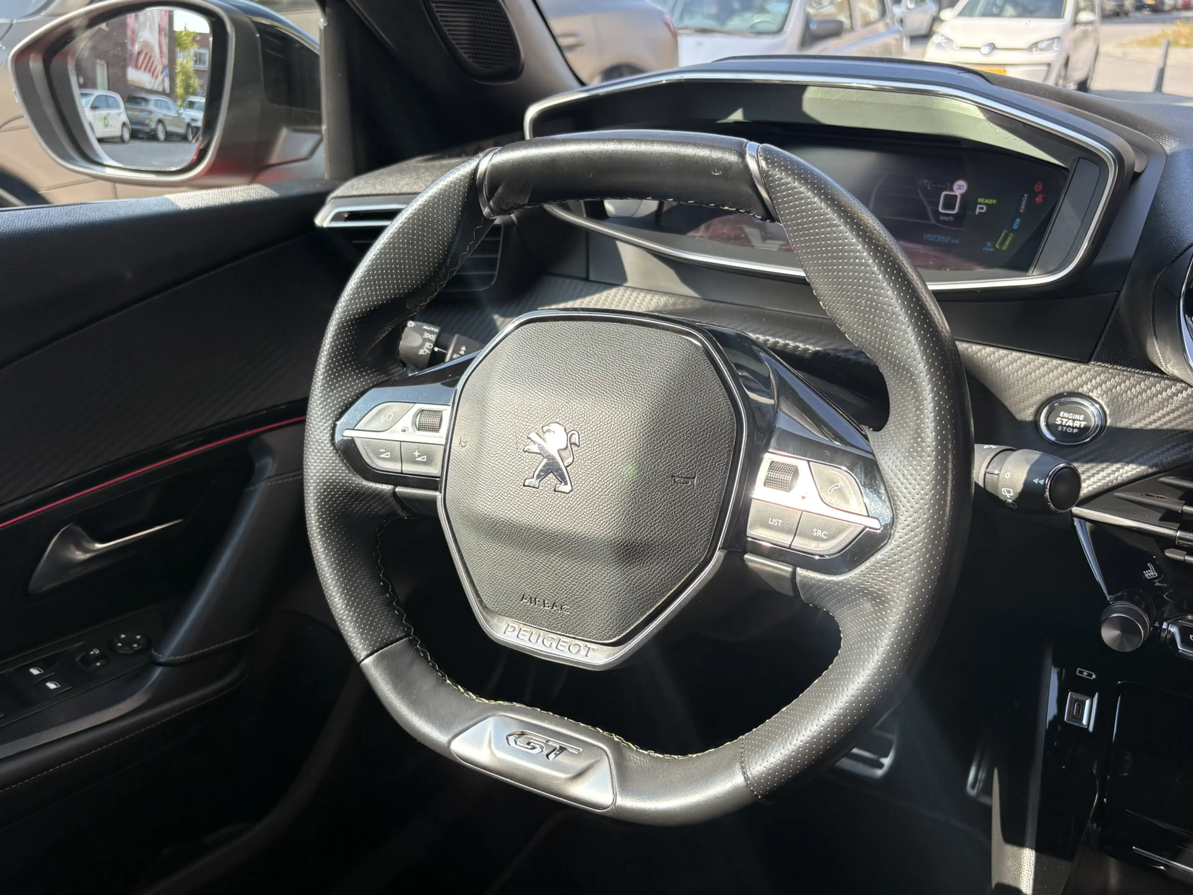 Peugeot e-2008 EV GT Pack 50 kWh — photo 12