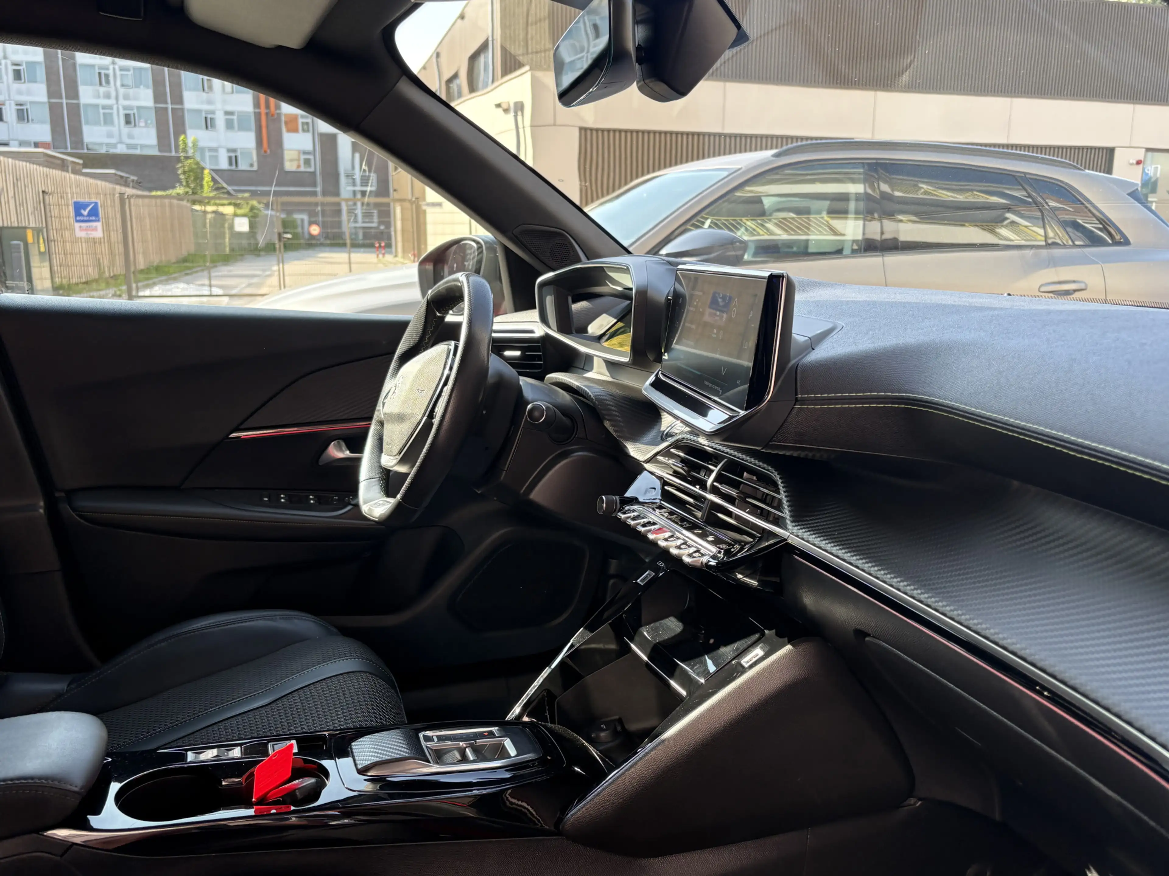 Peugeot e-2008 EV GT Pack 50 kWh — photo 10