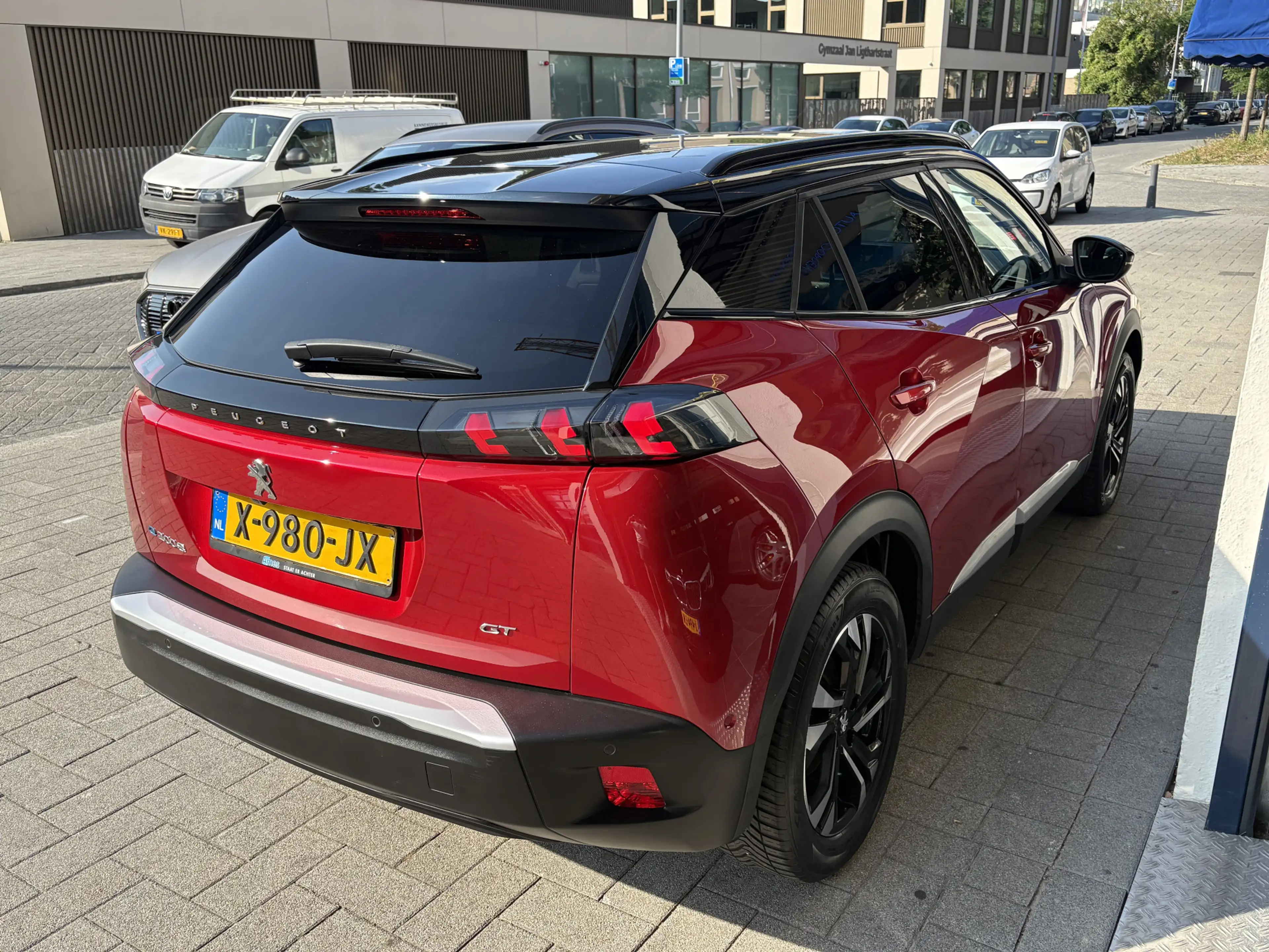 Peugeot e-2008 EV GT Pack 50 kWh — photo 6