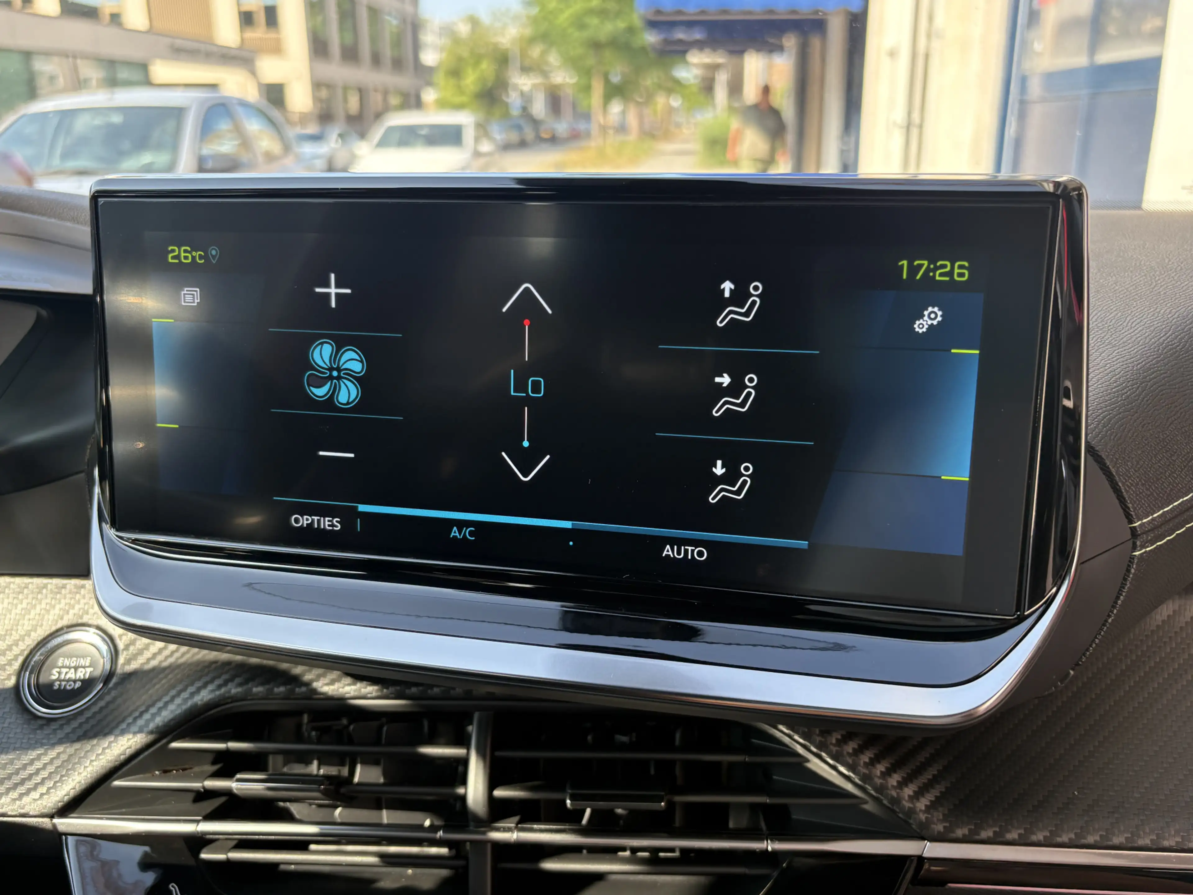Peugeot e-2008 EV GT Pack 50 kWh — photo 16