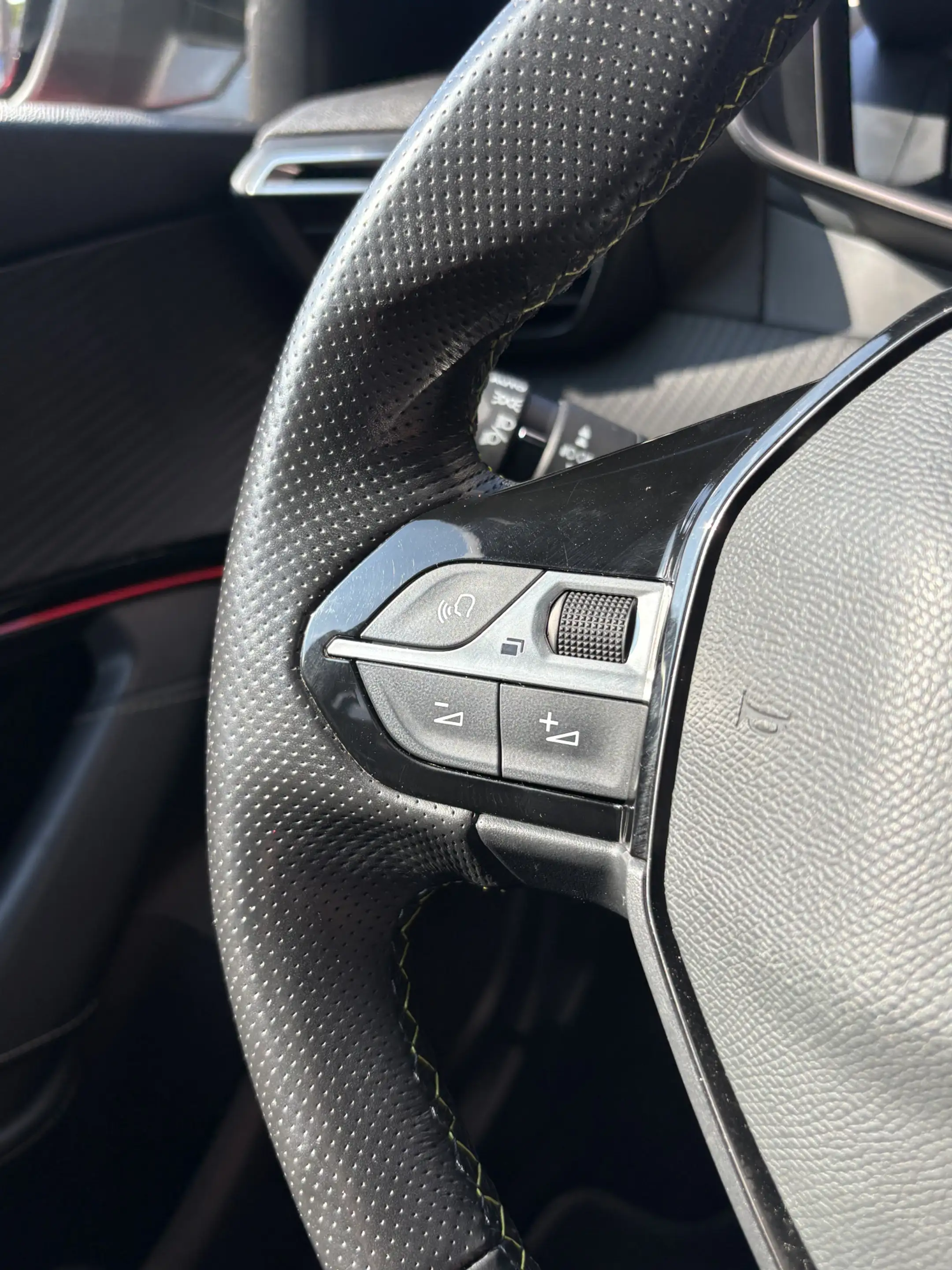 Peugeot e-2008 EV GT Pack 50 kWh — photo 19
