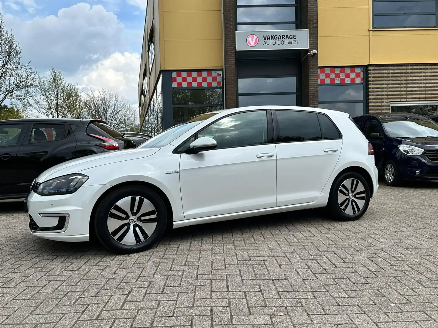 Volkswagen e-Golf 24kwh|Adaptive cruise|Stoelverwarming|€2000,- subs bijela - 2