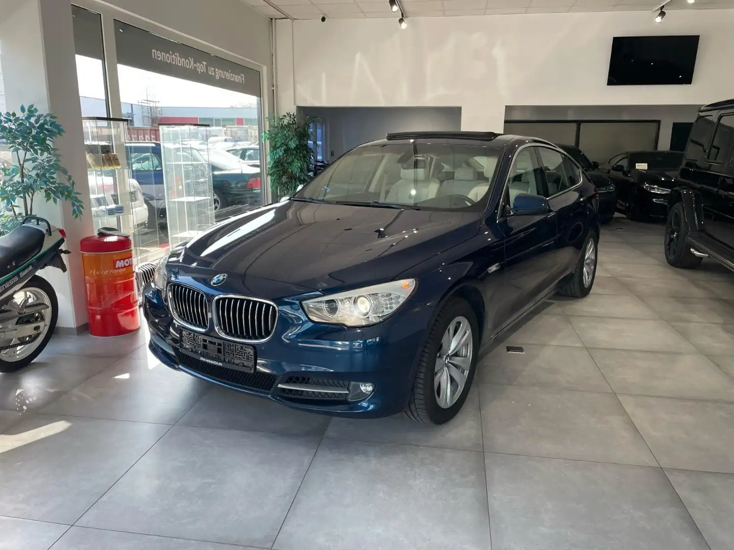 BMW 530 Sport/Pano/Navi/SHZ Modrá - 2