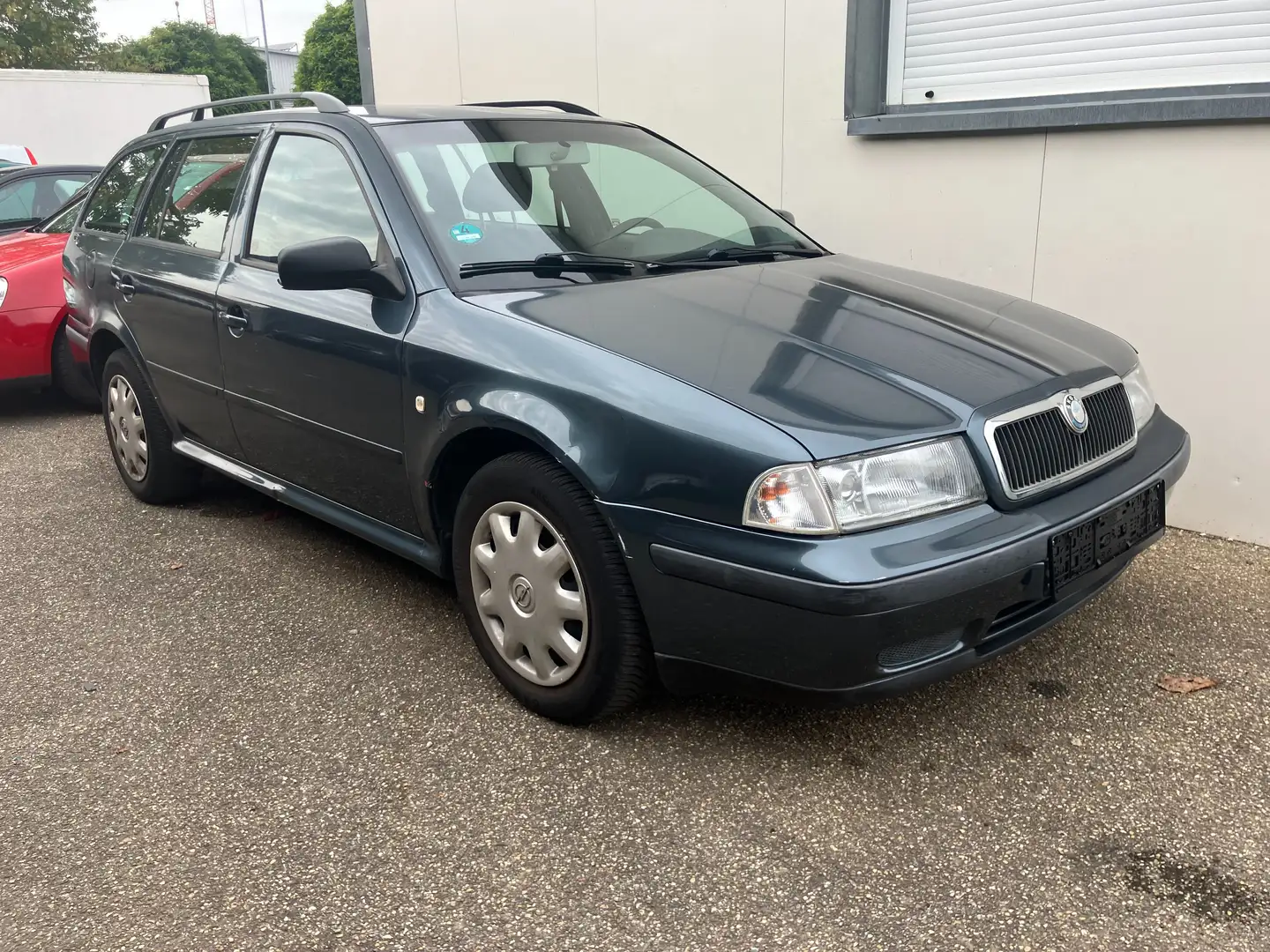 Skoda Octavia 1.6 Tour Klima Anhängerkupplung Tüv 6-2026 Grau - 1