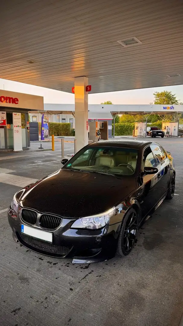 BMW 545 V8 4.4L M5 KIT Czarny - 1