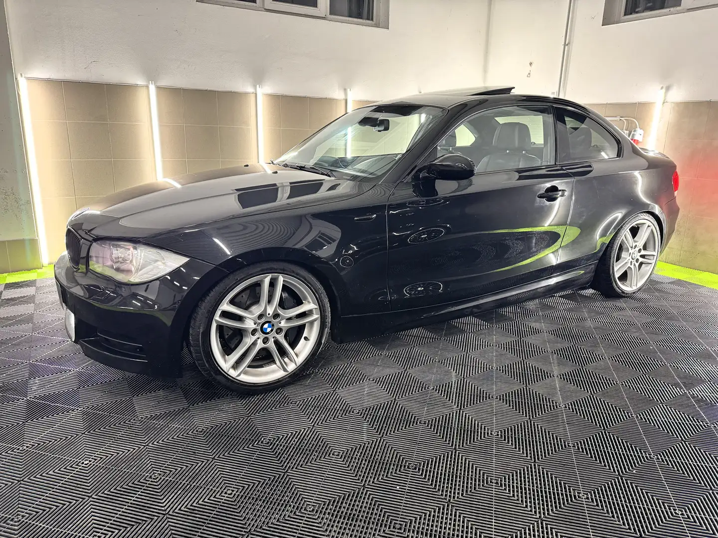 BMW 135 135i N54 Coupe M-Paket/Schiebedach/Xenon/SHZ/PDC Noir - 2