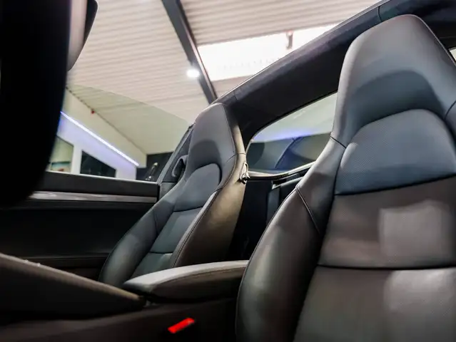Porsche 911 view 12
