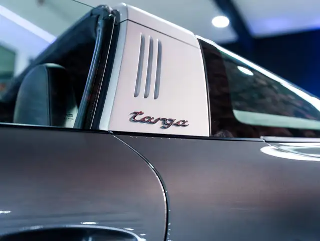 Porsche 911 view 6