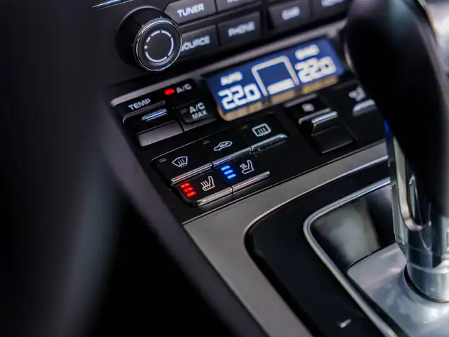 Porsche 911 view 19