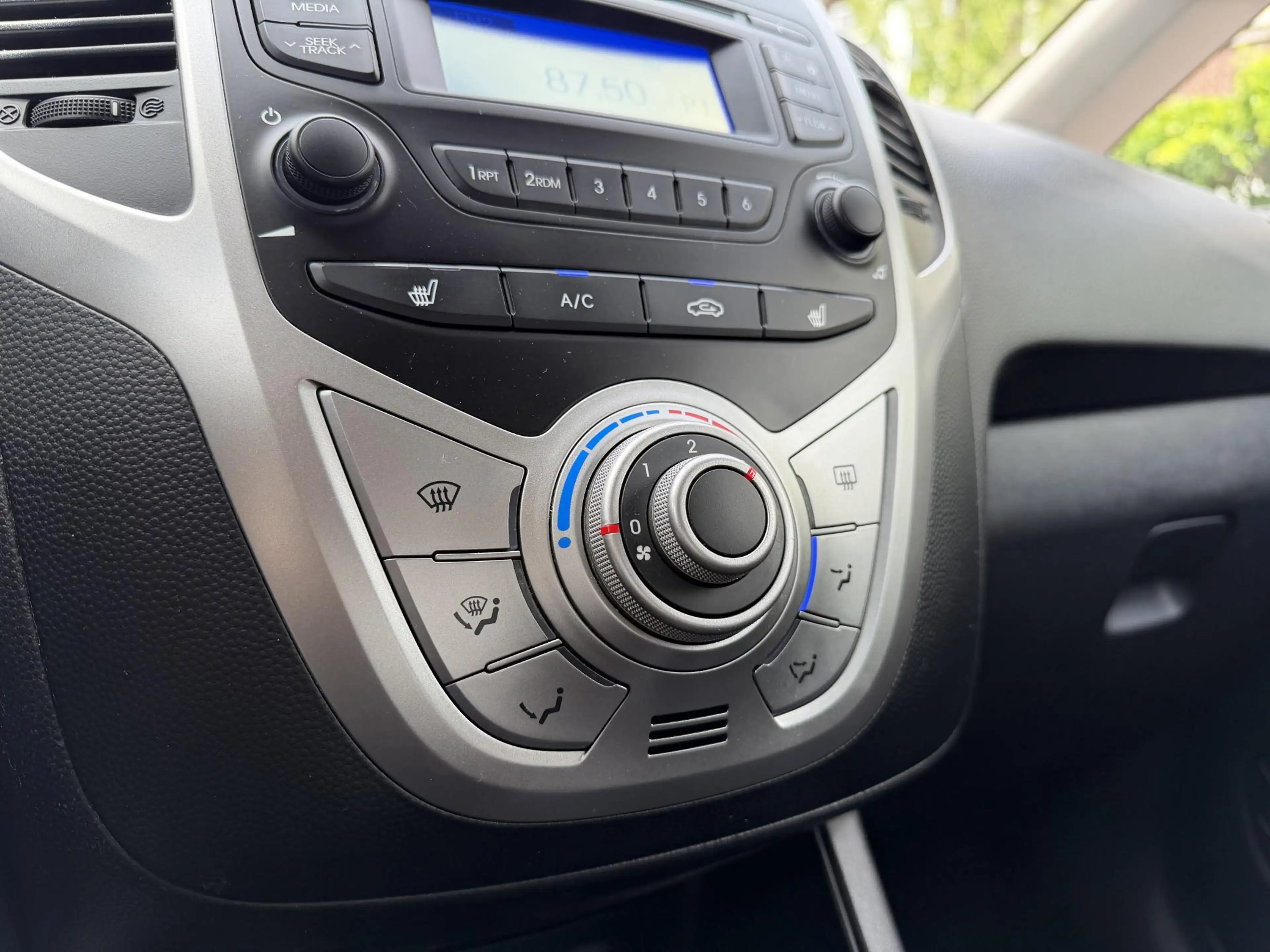 Hyundai iX20 1.4i Premium — photo 16