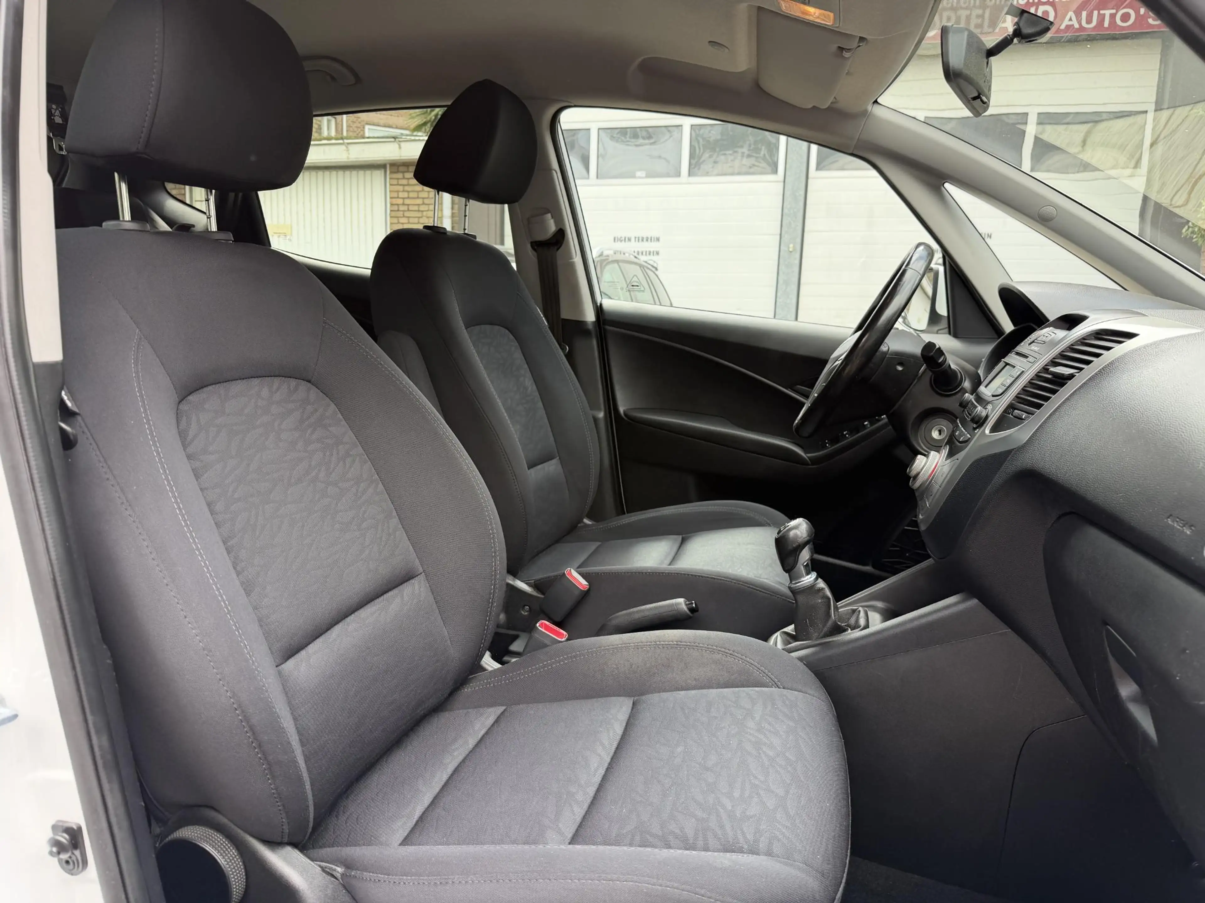 Hyundai iX20 1.4i Premium — photo 11