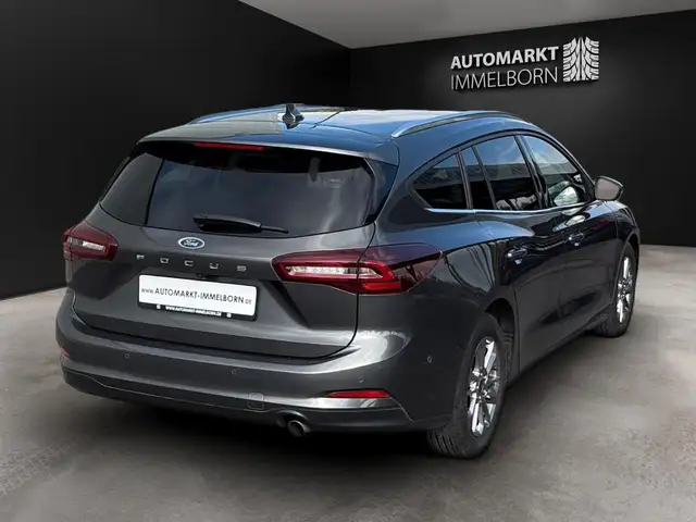 Ford Focus view 11