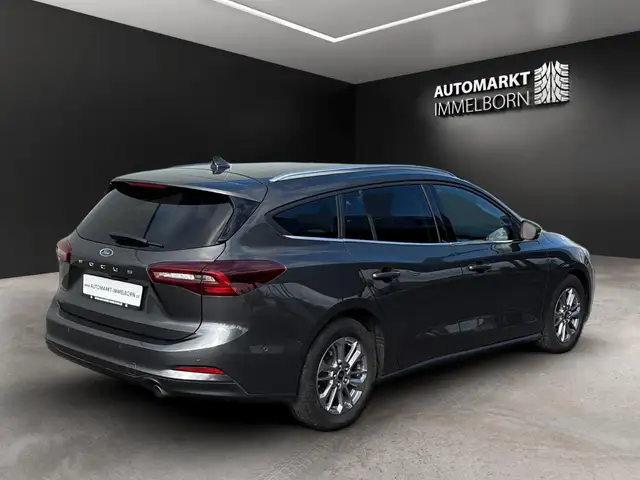 Ford Focus view 6