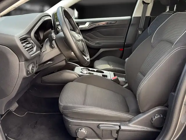 Ford Focus view 13
