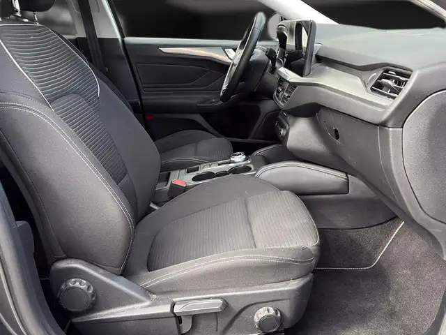 Ford Focus view 14