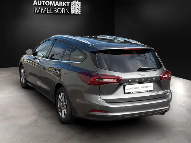 Ford Focus view 10