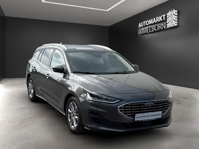 Ford Focus view 2